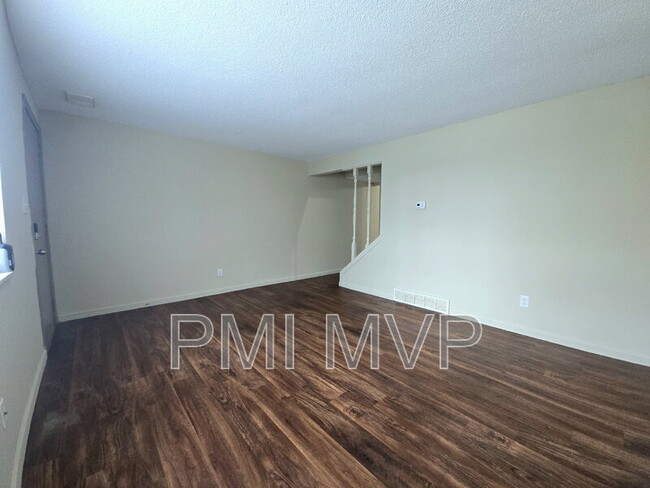 Building Photo - 7280 Broadwyn Dr