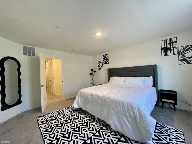 Building Photo - 4 br, 3.5 bath Townhome - 1733 Primrose Way