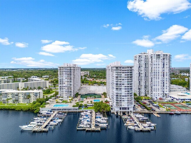 Building Photo - 18031 Biscayne Blvd
