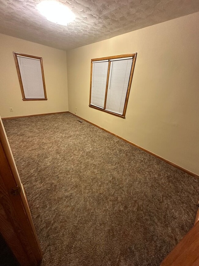 Building Photo - 2 Bedroom, 1 Bathroom House with Carport