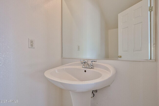 Building Photo - 14584 W Watson Ln