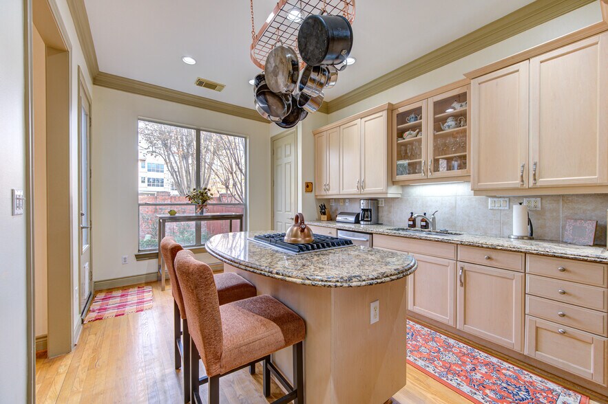 Breakfast Bar/Kitchen - 6811 Staffordshire