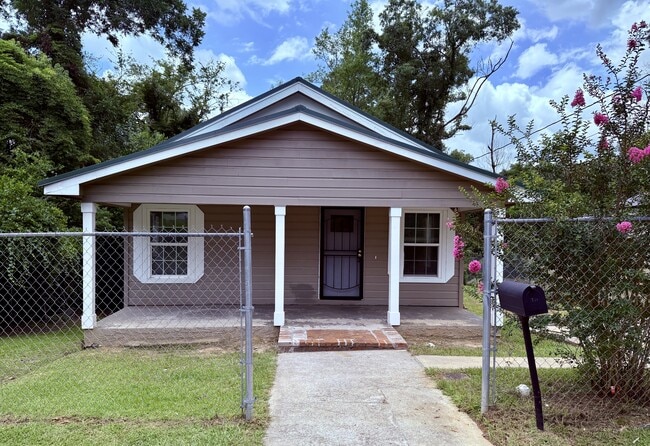 Primary Photo - 911 7Th St