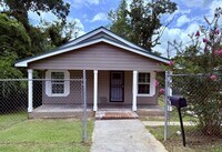 Building Photo - 911 7Th St