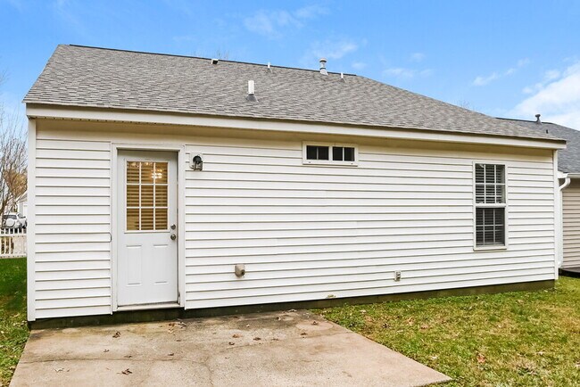 Building Photo - 3004 Great Falls Dr