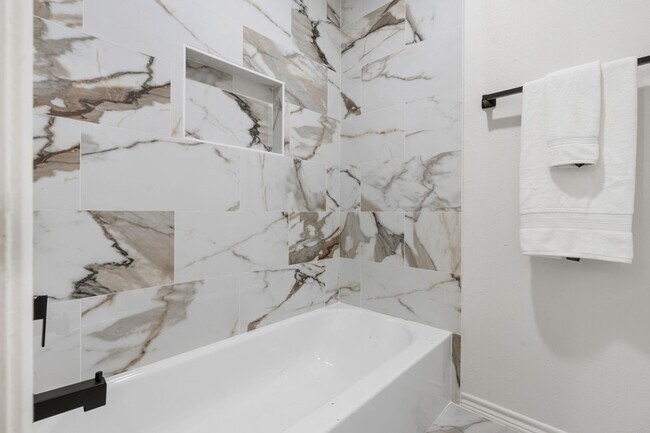 Building Photo - 10 Autumn Oaks Dr