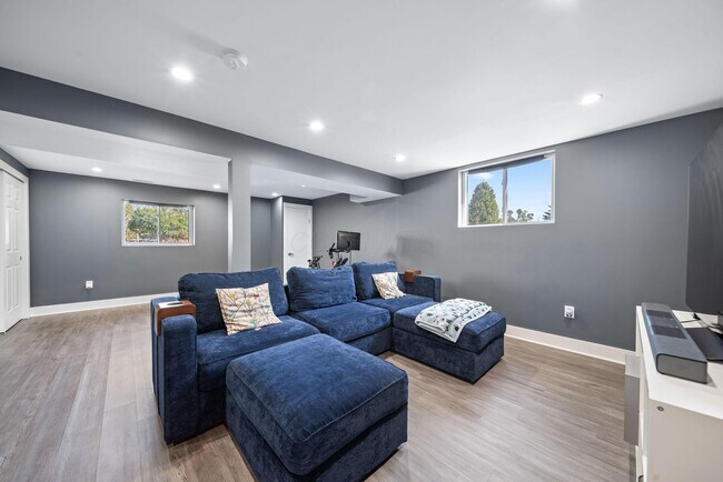 Building Photo - 299 Lombard Rd