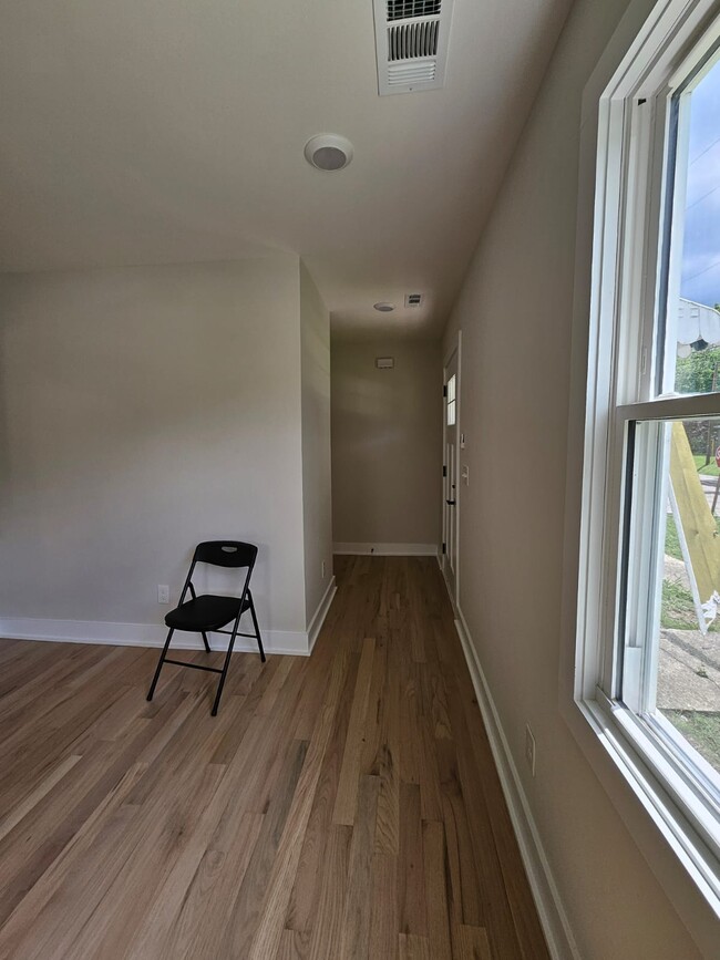 Building Photo - 2818 Vaulx Ln