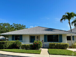 Building Photo - 301 Club Dr