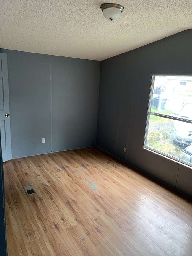 Building Photo - 2613 E Coffelt Rd