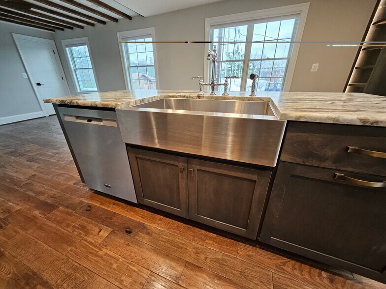 Contemporary Farm House Sink - 731 N Stokes St