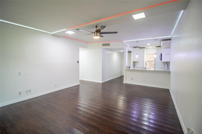 Building Photo - 8401 Royal Palm Blvd