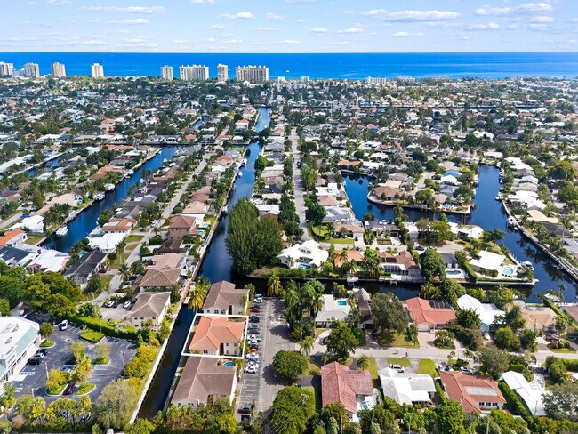 Building Photo - 2591 NE 55th Ct