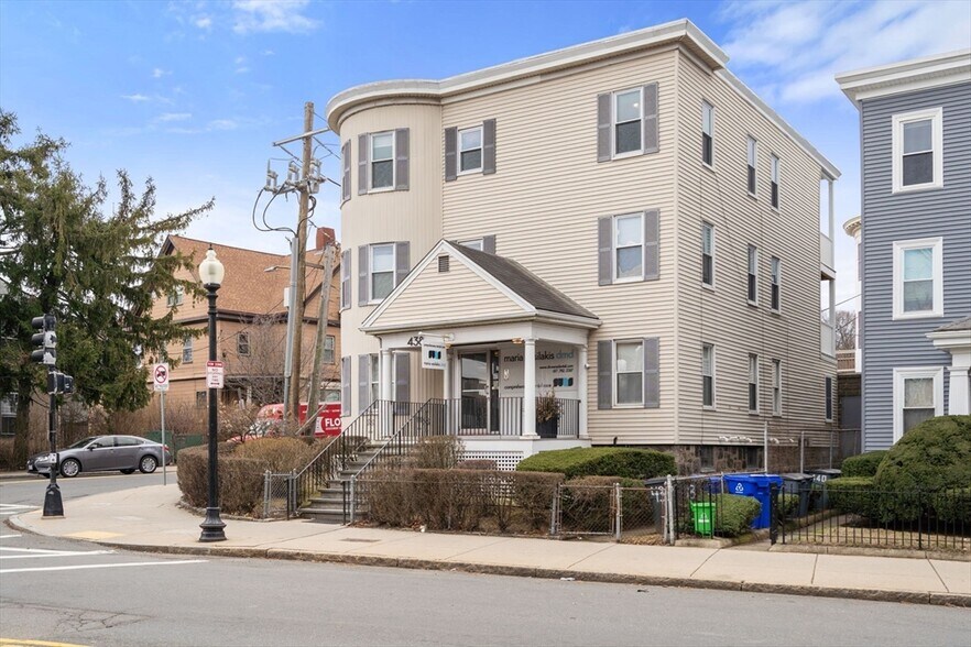 Building Photo - 438 Washington St