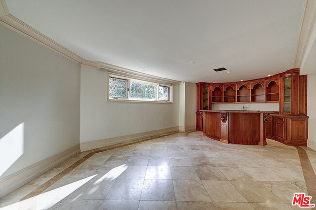 Building Photo - 209 S Anita Ave