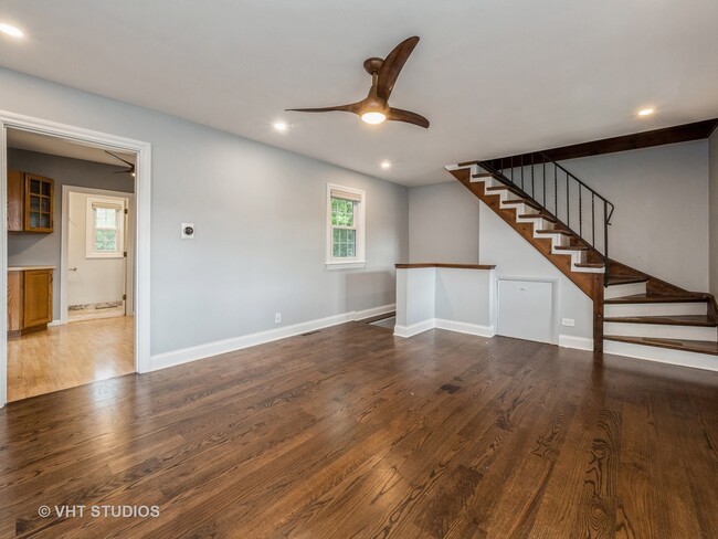 Building Photo - 408 S Mitchell Ave
