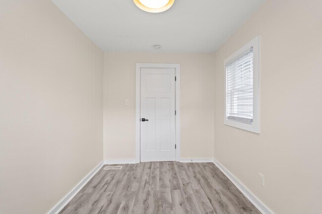 Building Photo - 3949 Hoyt Ave