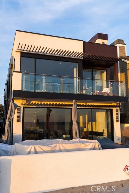 Building Photo - 7104 W Oceanfront