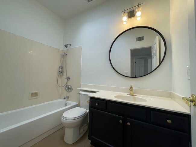 Building Photo - 2911 E Ave Portico