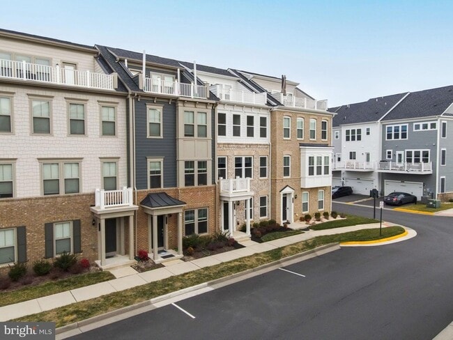 Building Photo - 2056 Alder Ln