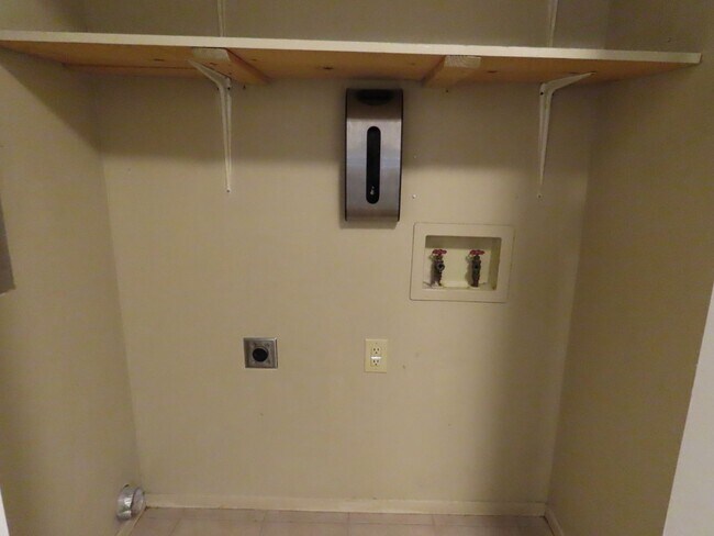 Building Photo - Near UT Tyler! 2 Bedroom, 2 Bath Duplex w/Garage