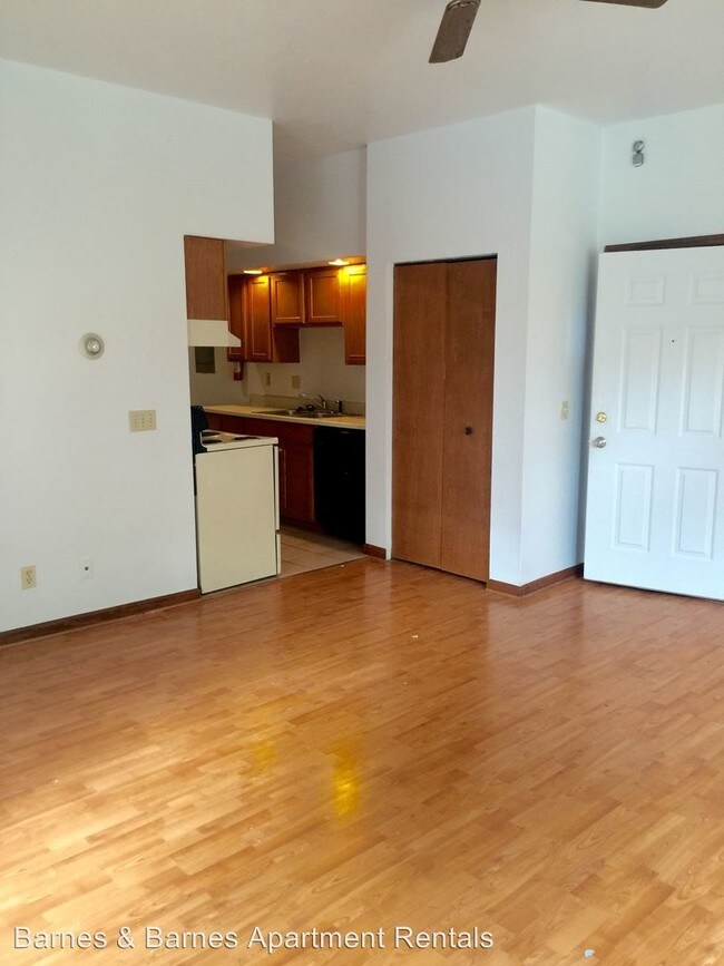 Building Photo - 512 W Cross St