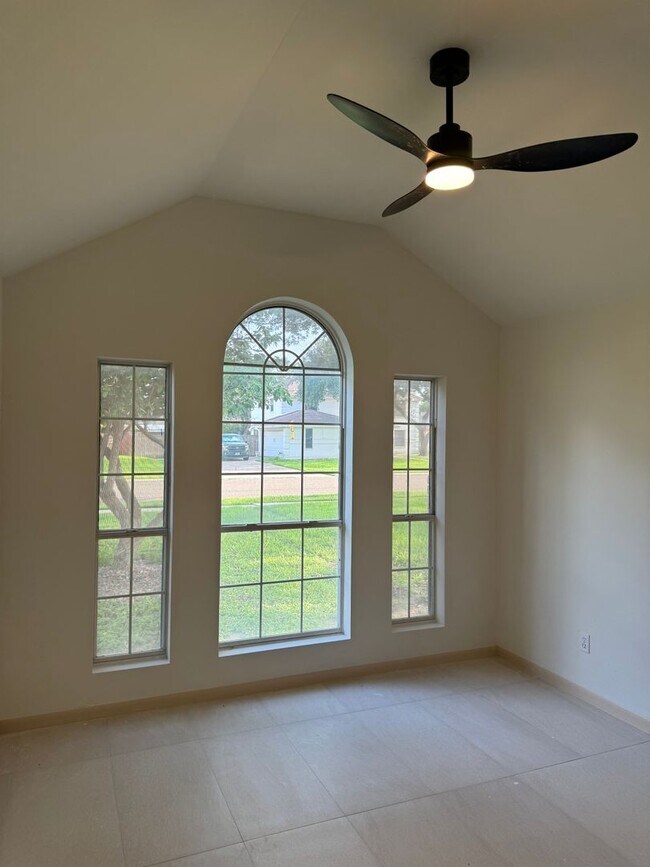 Building Photo - 1703 Terrace Dr