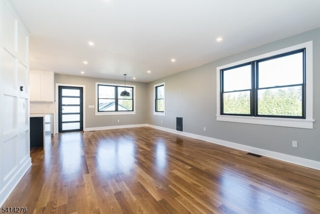 Building Photo - 76 Burnet Rd