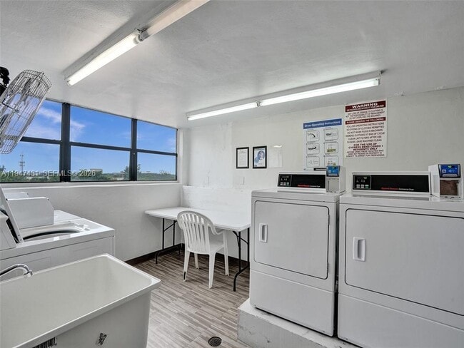 Building Photo - 2304 S Cypress Bend Dr