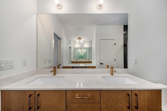 Building Photo - 2805 Brush St