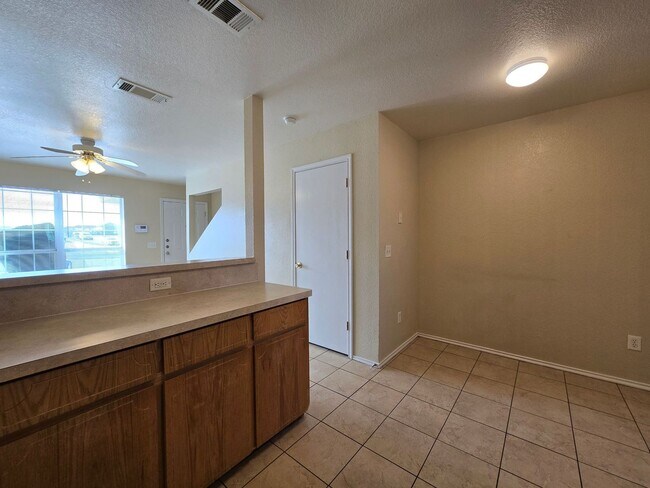 Building Photo - 4005 Nadine Dr
