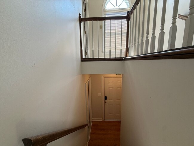 Building Photo - Spacious Two Bedroom, 2nd Floor Condo with Private Balcony. SHOWN BY APPOINTMENT ONLY!