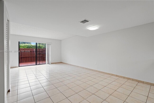 Building Photo - 319 NW 109th Ave