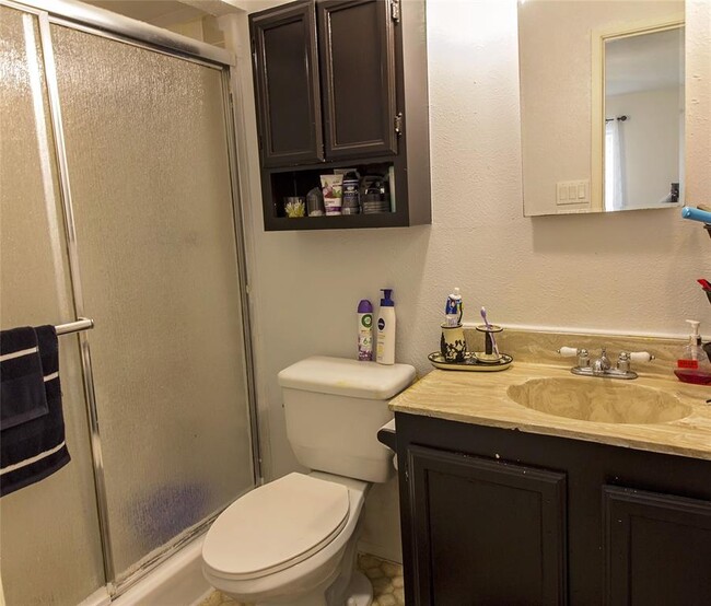 Building Photo - 3321 Pinion Dr