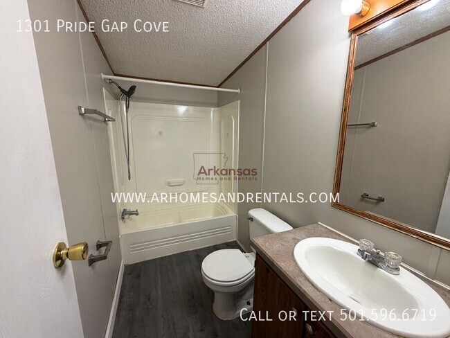 Building Photo - 1301 Pride Gap Cove