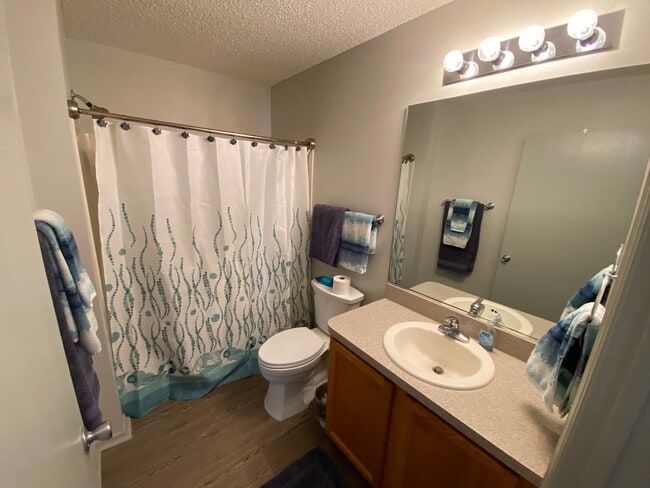 Building Photo - ANNUAL Lease – Turnkey 2+2 Patio Villa in the Desirable Village of Bonnybrook