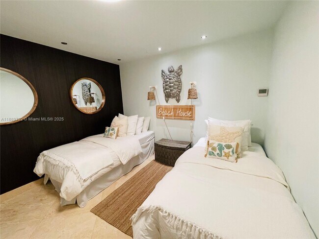 Building Photo - 16400 Collins Ave