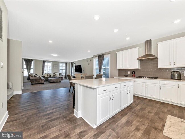 Building Photo - 1807 Fairway Ln