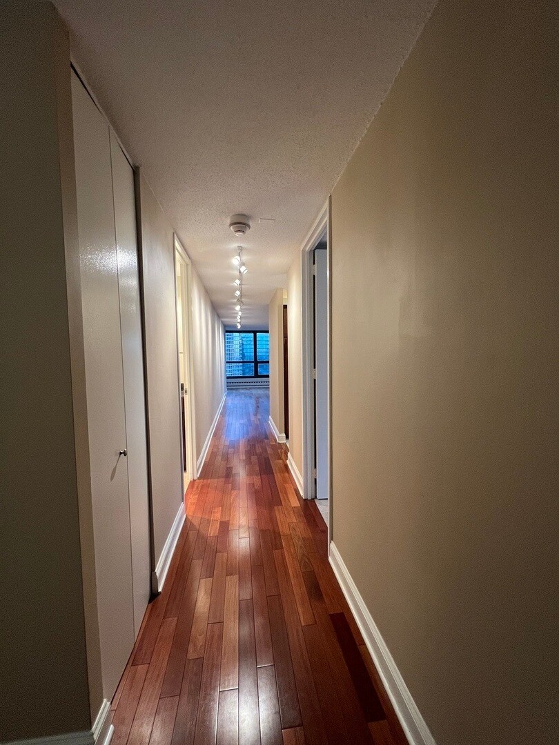 Building Photo - 360 E Randolph St