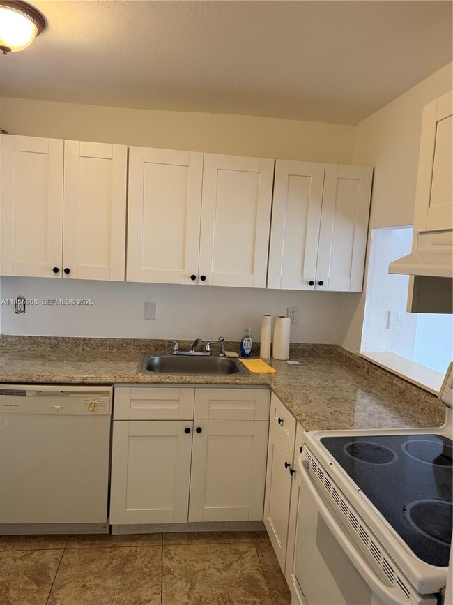 Building Photo - 7900 Camino Cir