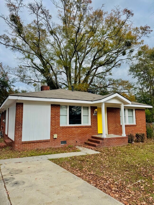 Building Photo - 1828 Mitchell St