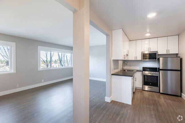 1BR, 1BA - 575SF - Living/Dining - 3618 Alameda Apartments