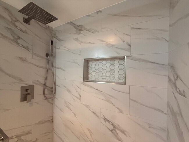 Building Photo - 8299 Kingsbrook Rd