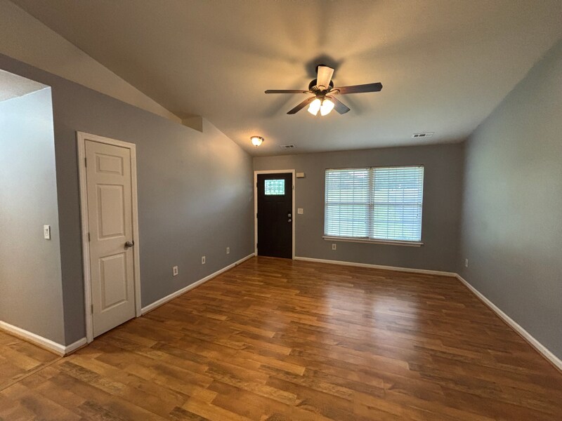 Building Photo - 438 Old Colony Rd