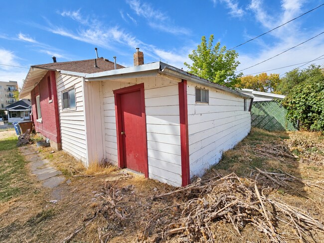 Building Photo - 1061 S Jefferson St
