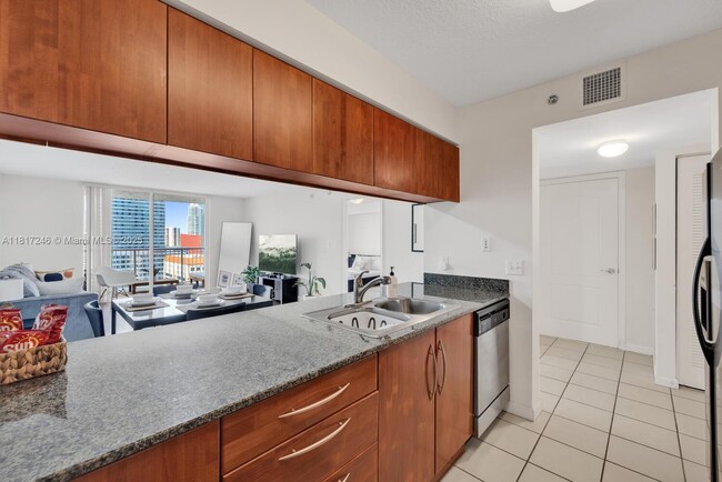 Building Photo - 1200 Brickell Bay Dr