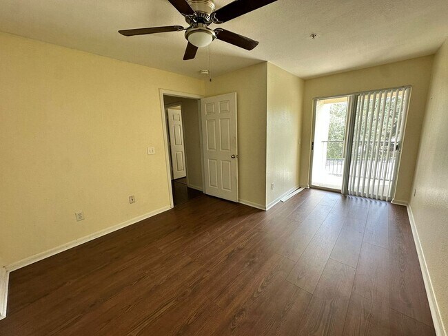Building Photo - 8957 Lee Vista Blvd