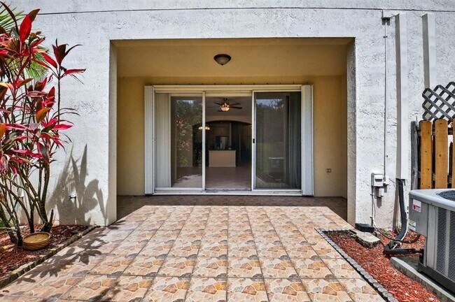 Building Photo - 8020 Briantea Dr