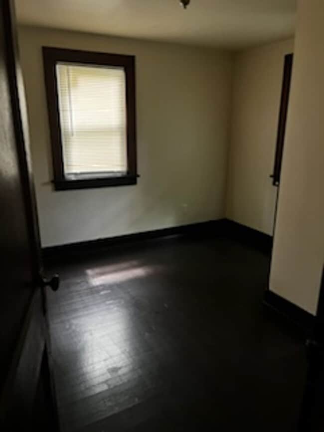Building Photo - Section 8 Welcomed! 3 br / 1 ba Home for Rent