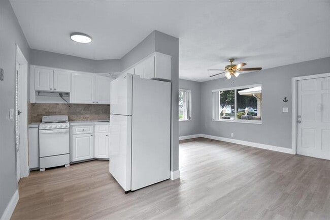 Building Photo - 4751 NE 21st Terrace